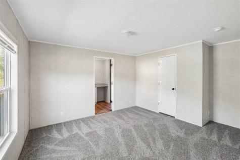 44 Gas Lantern Square Muscatine IA 52761