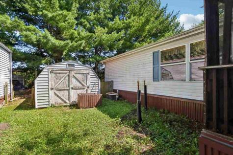 24 Erobi Lane Iowa City IA 52240