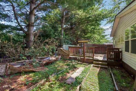 24 Erobi Lane Iowa City IA 52240