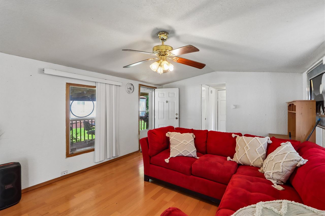 10 Erobi Lane Iowa City IA 52240