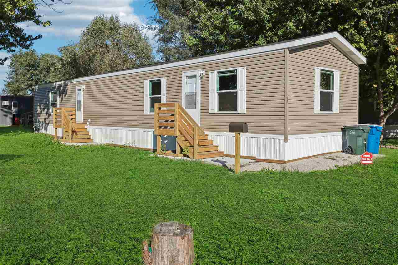 25 Gas Lantern Square Muscatine IA 52761