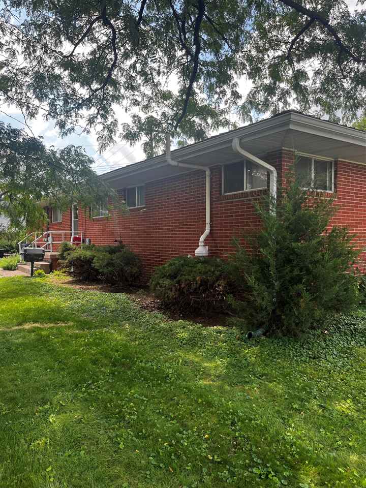 628/630 Sunset Street Iowa City IA 52246