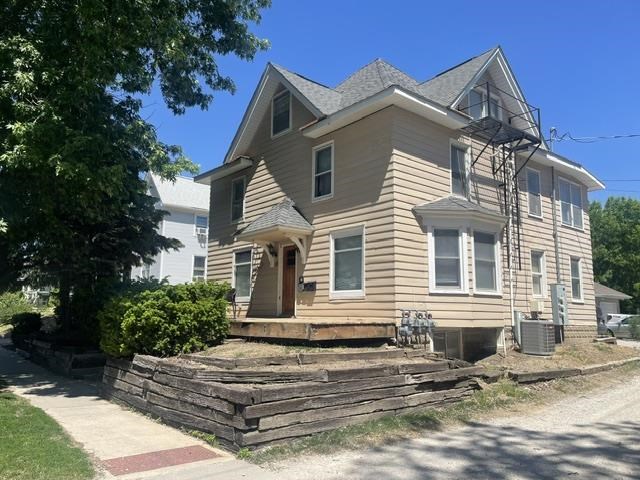 18 N Dodge Street Iowa City IA 52245