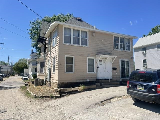 18 N Dodge Street Iowa City IA 52245