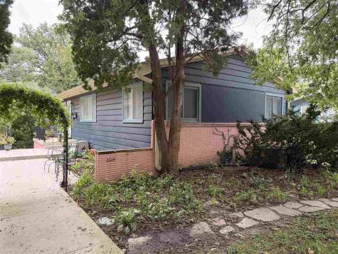 2605/2607 E Court Street Iowa City IA 52245