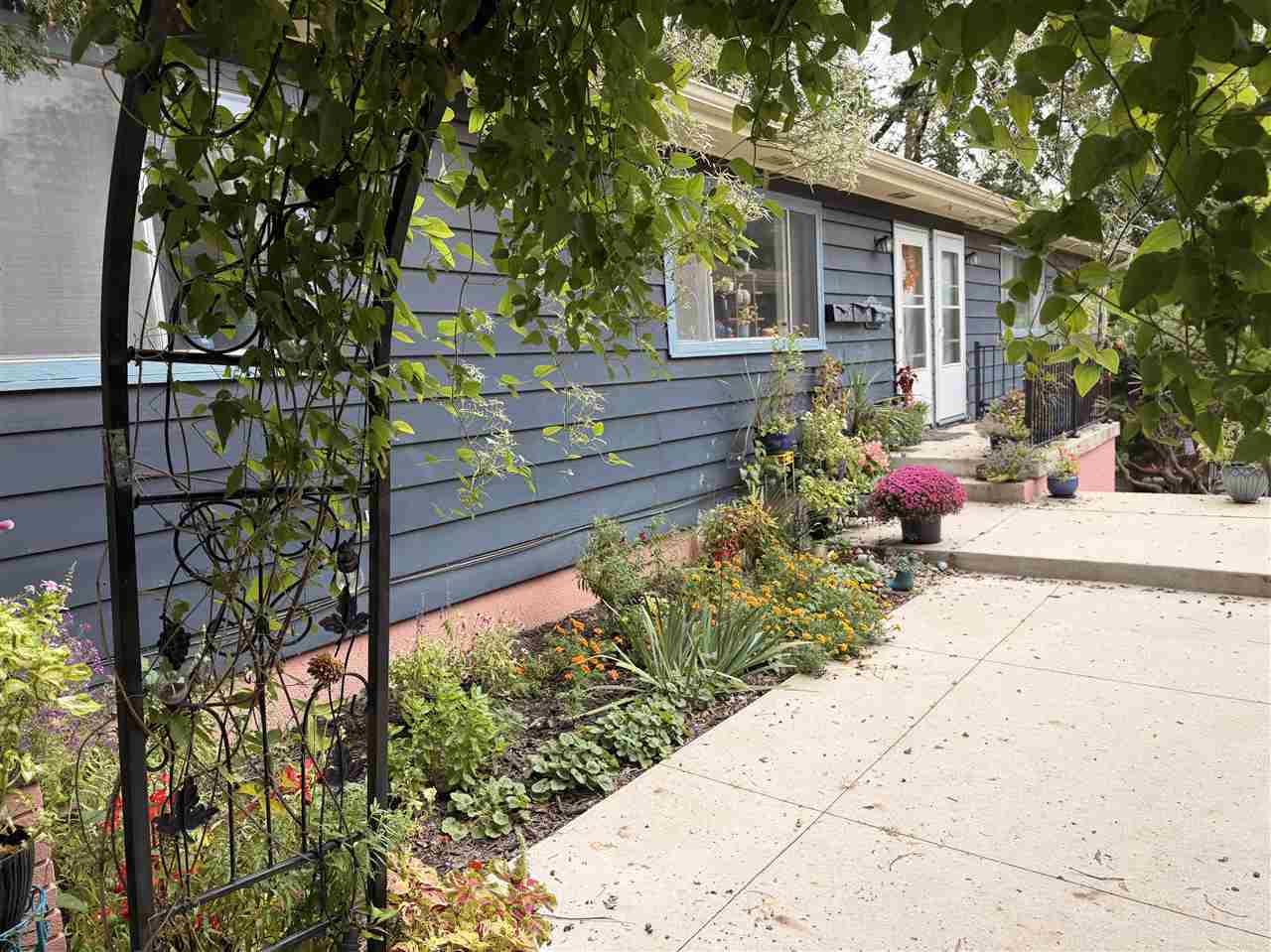 2605/2607 E Court Street Iowa City IA 52245