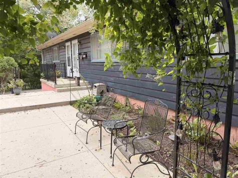 2605/2607 E Court Street Iowa City IA 52245