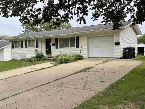 1315 Oakcrest Street Iowa City IA 52246