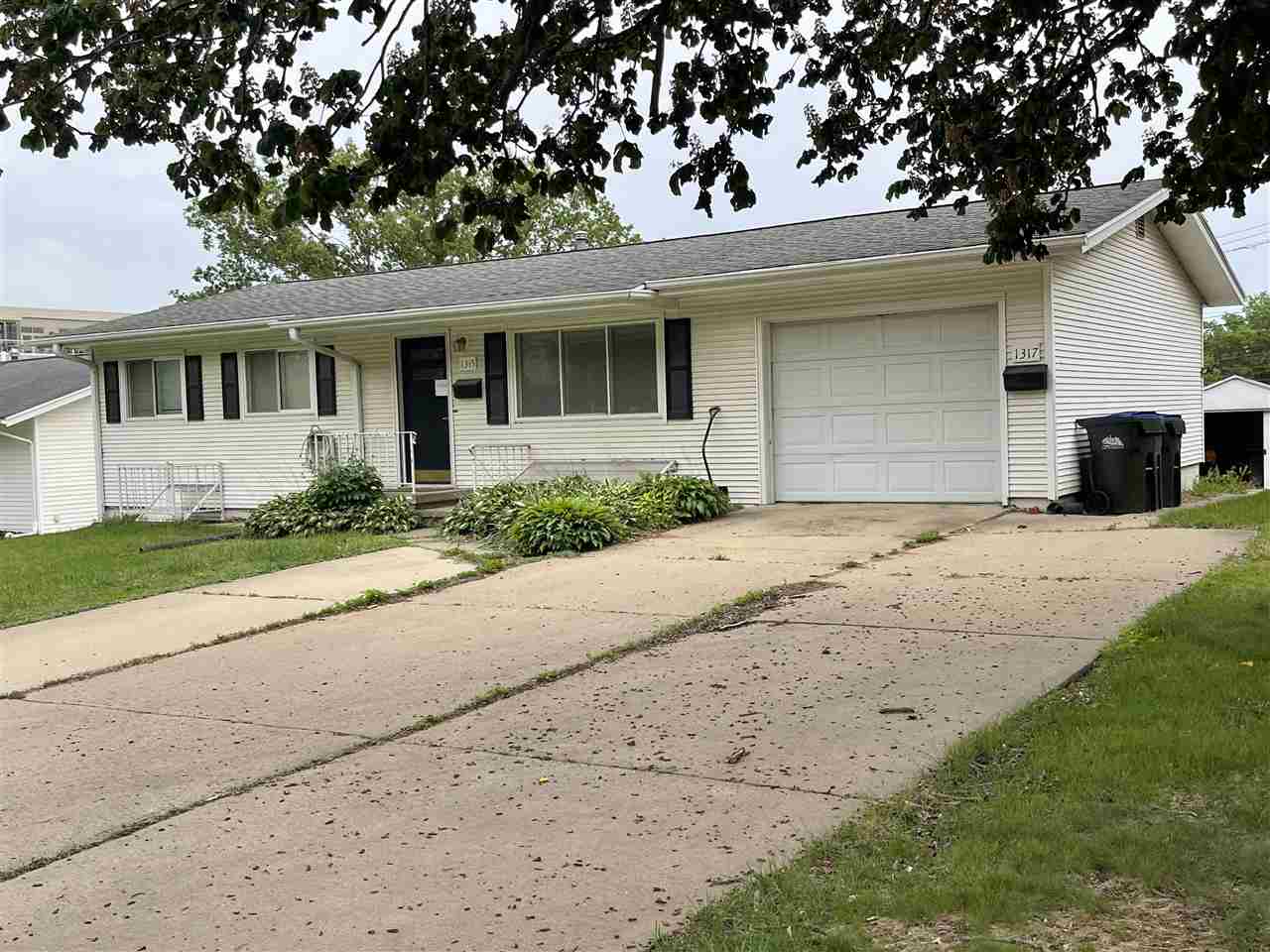 1315 Oakcrest Street Iowa City IA 52246