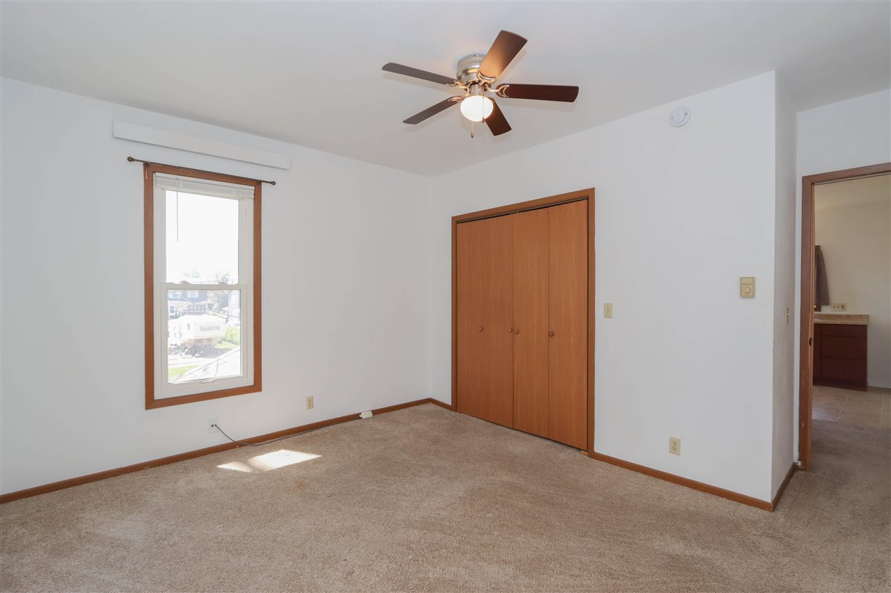 733 E 2nd Avenue Washington IA 52353
