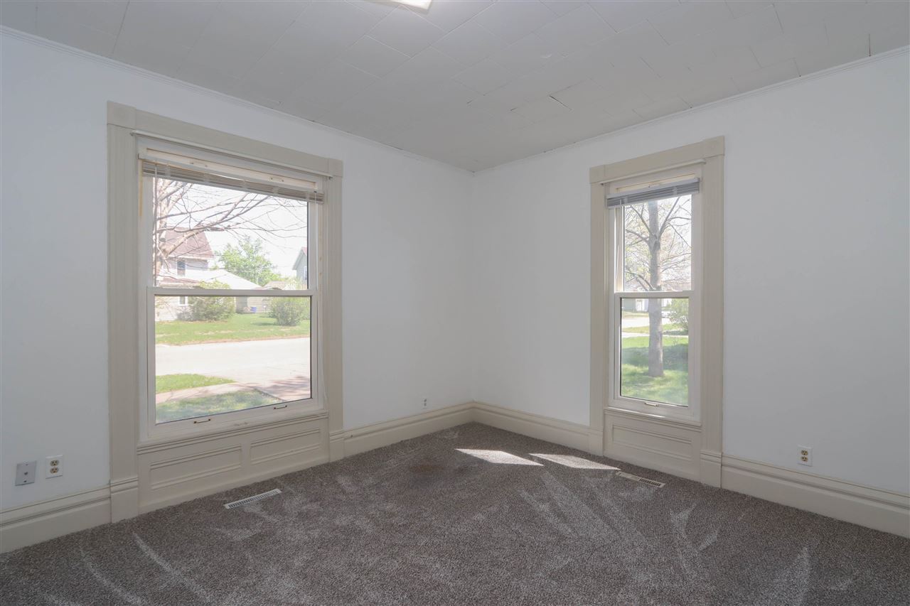 733 E 2nd Avenue Washington IA 52353