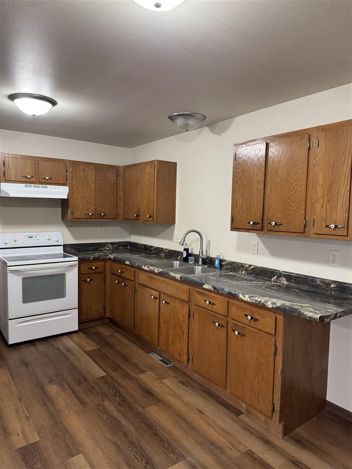 907 6th Avenue Belle Plaine IA 52208