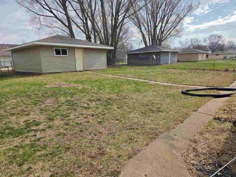 640/642 W 61st Street Davenport IA 52806