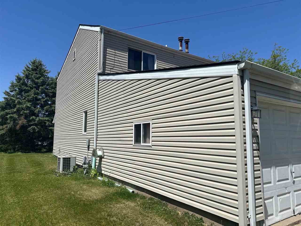 223/225 SW Swisher View Drive Swisher IA 52338