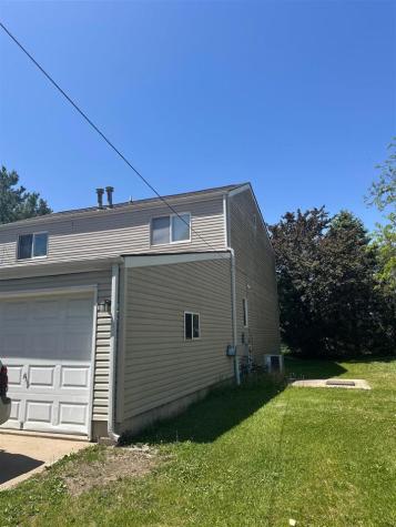 223/225 SW Swisher View Drive Swisher IA 52338