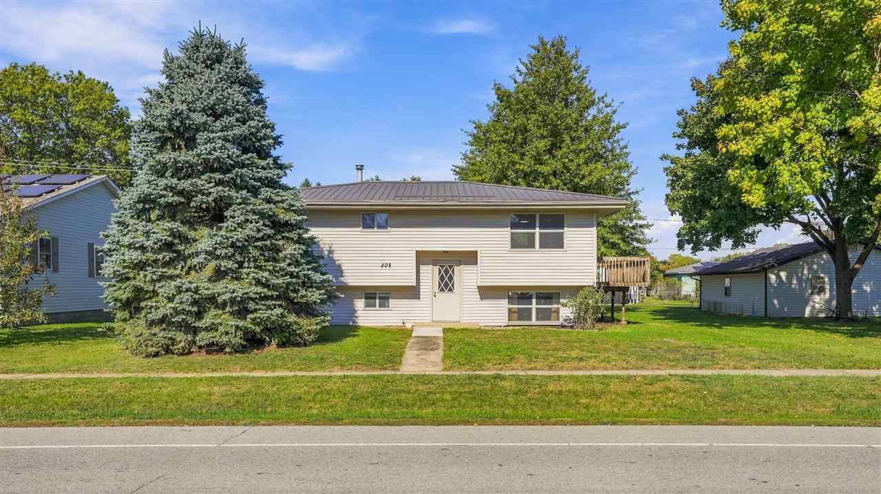 408 E Main Hills IA 52235