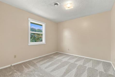 408 E Main Hills IA 52235