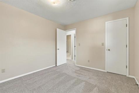 408 E Main Hills IA 52235
