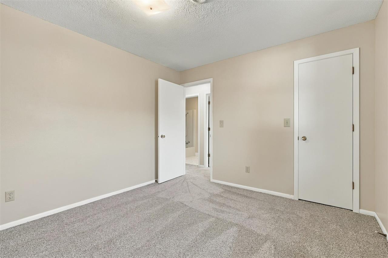 408 E Main Hills IA 52235