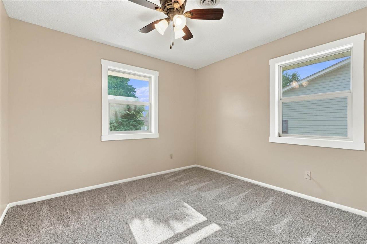 408 E Main Hills IA 52235