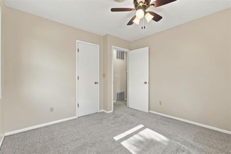 408 E Main Hills IA 52235