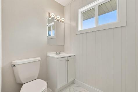 408 E Main Hills IA 52235