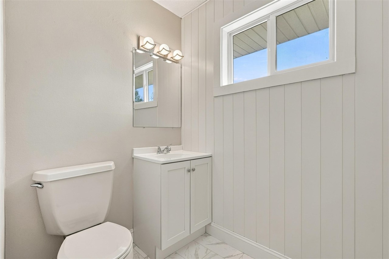 408 E Main Hills IA 52235