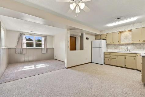 408 E Main Hills IA 52235