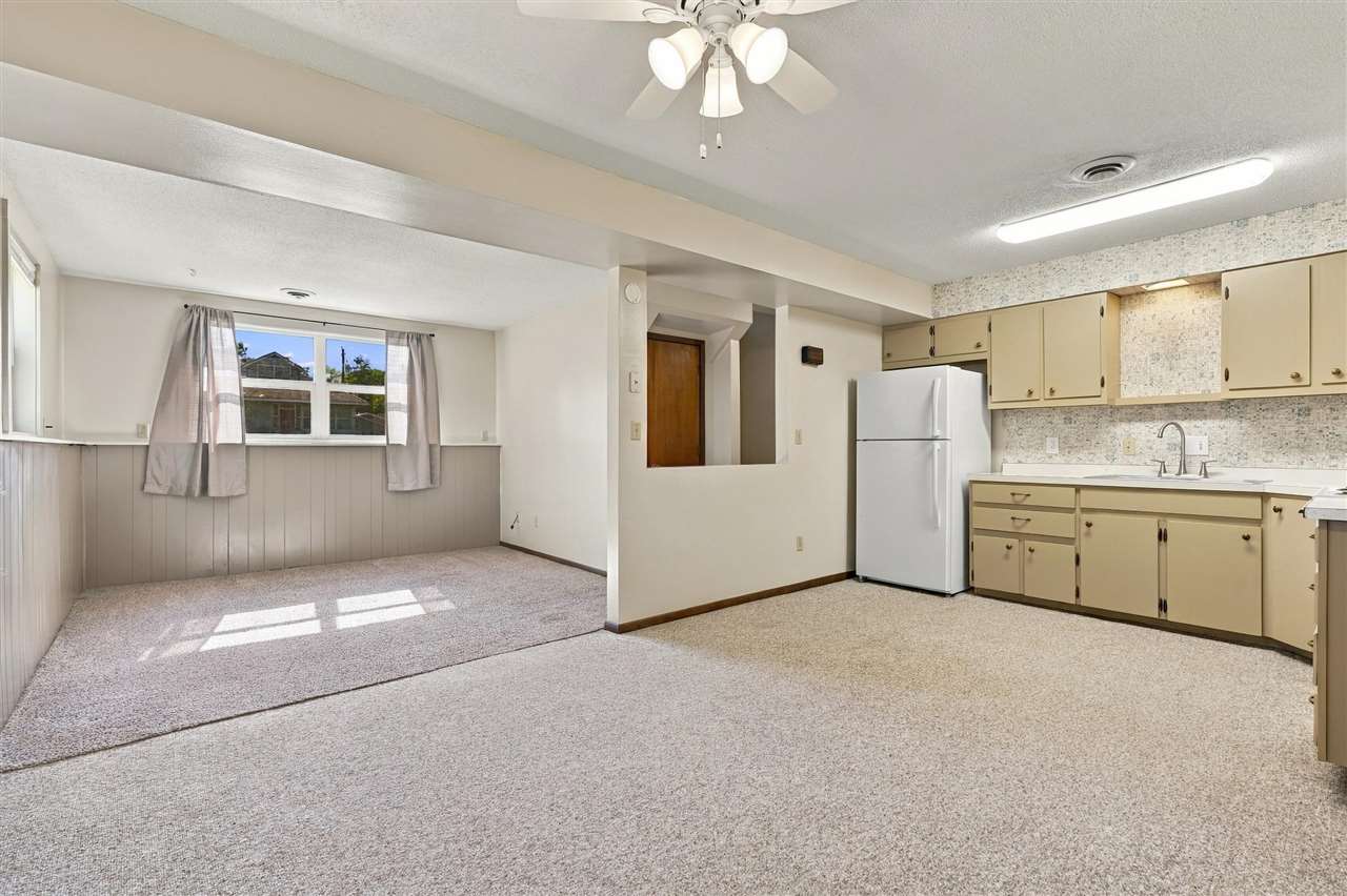 408 E Main Hills IA 52235
