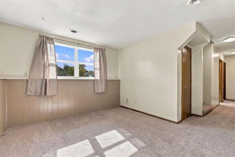 408 E Main Hills IA 52235