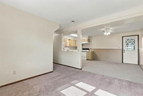 408 E Main Hills IA 52235