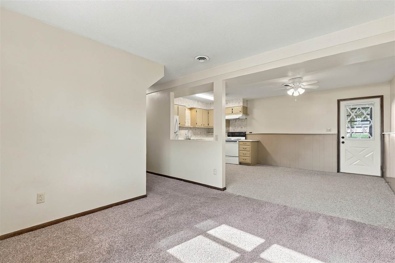 408 E Main Hills IA 52235