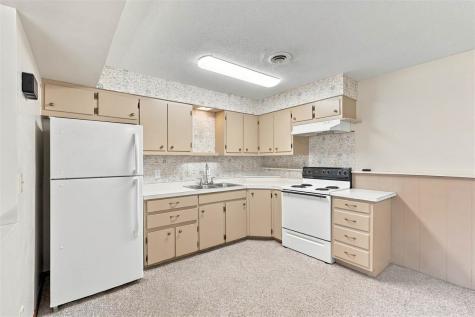408 E Main Hills IA 52235