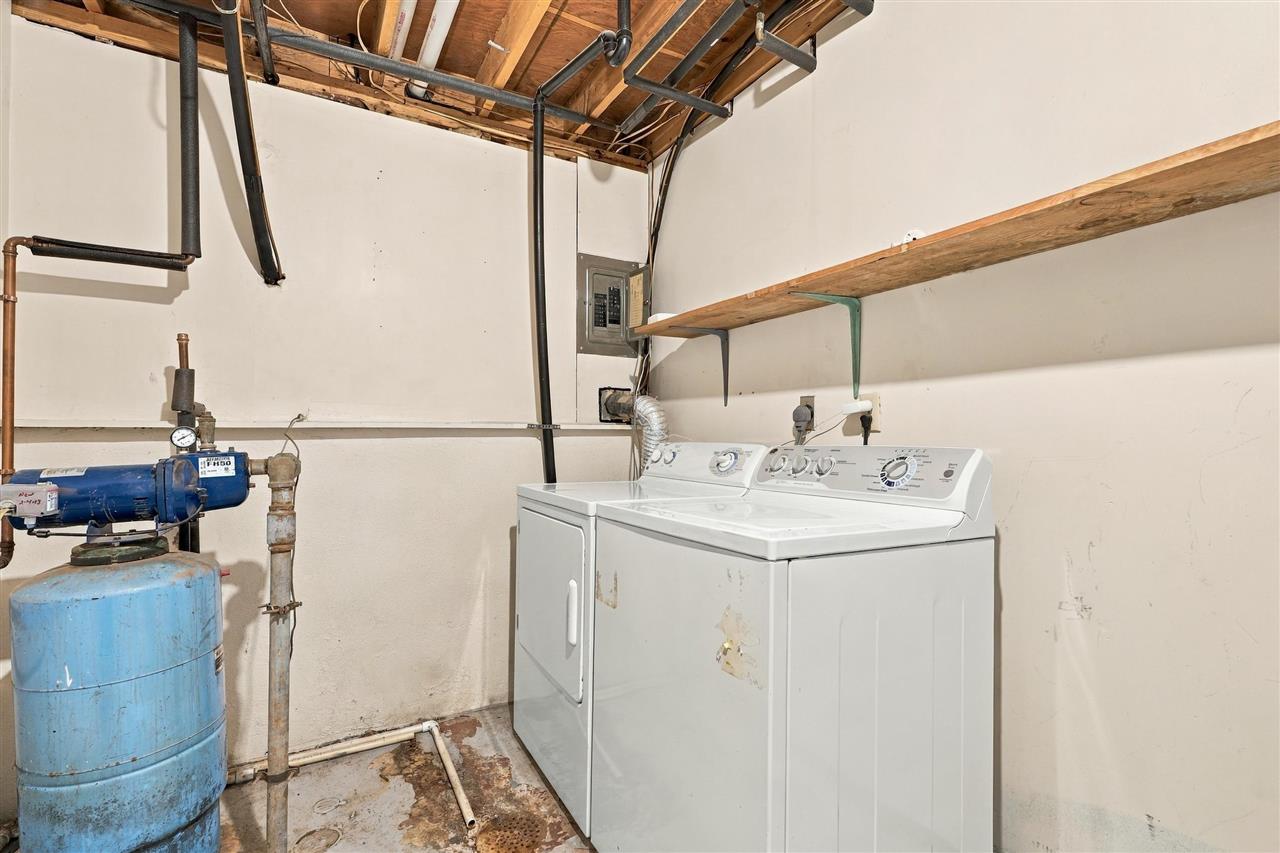 408 E Main Hills IA 52235