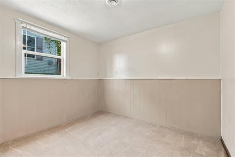 408 E Main Hills IA 52235