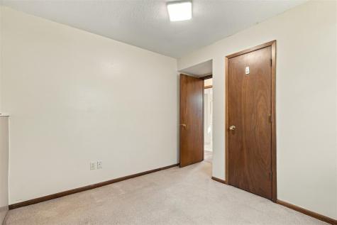408 E Main Hills IA 52235