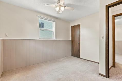 408 E Main Hills IA 52235