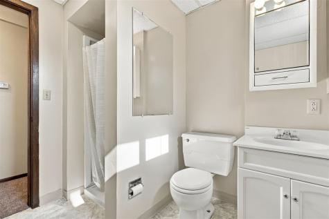 408 E Main Hills IA 52235