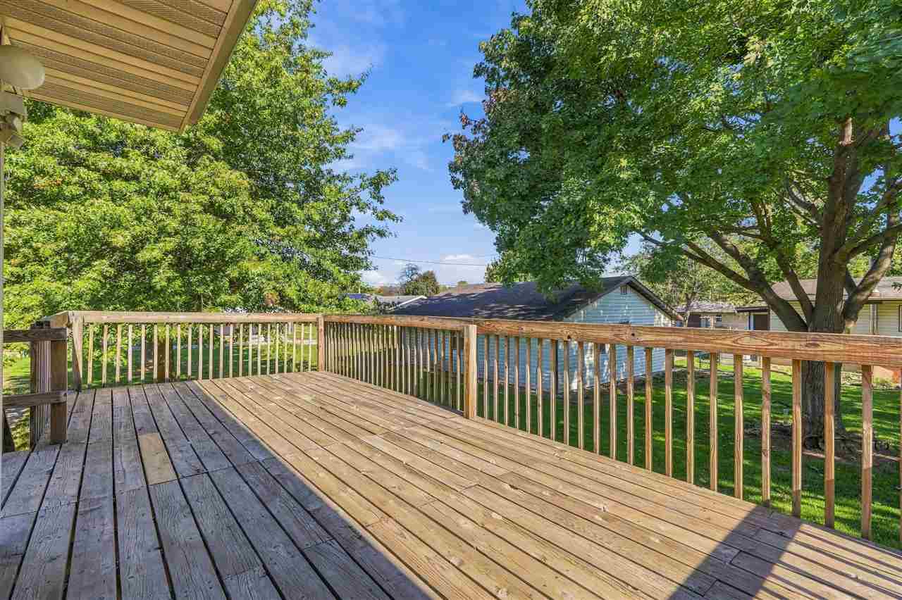 408 E Main Hills IA 52235