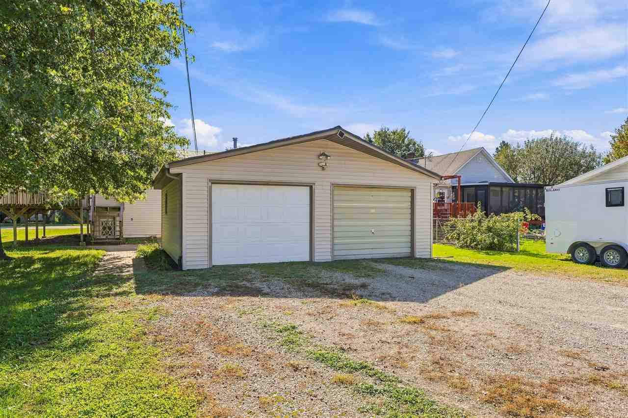 408 E Main Hills IA 52235