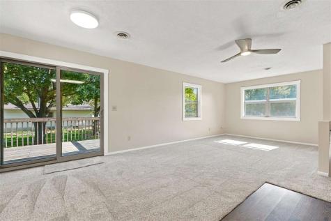 408 E Main Hills IA 52235