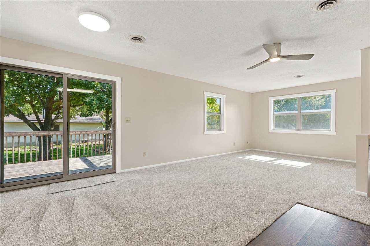 408 E Main Hills IA 52235
