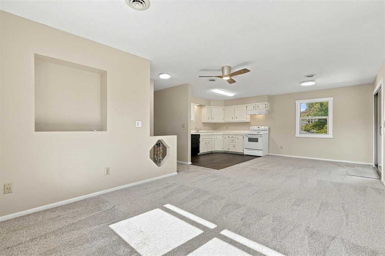 408 E Main Hills IA 52235