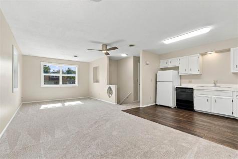 408 E Main Hills IA 52235