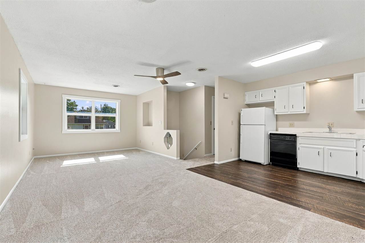 408 E Main Hills IA 52235