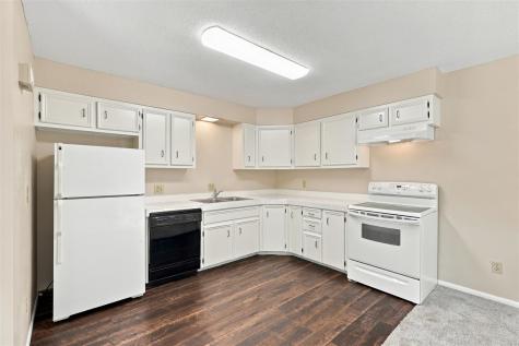 408 E Main Hills IA 52235