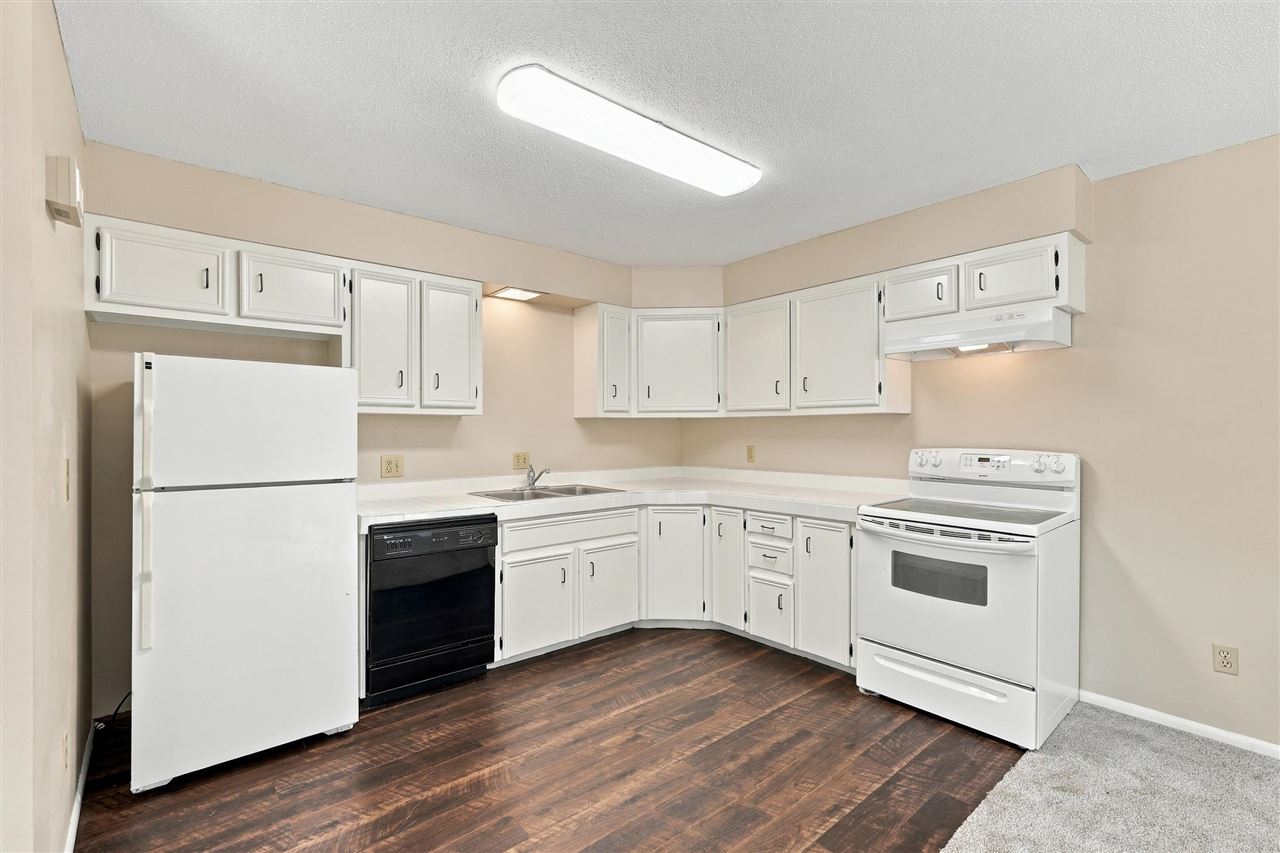 408 E Main Hills IA 52235