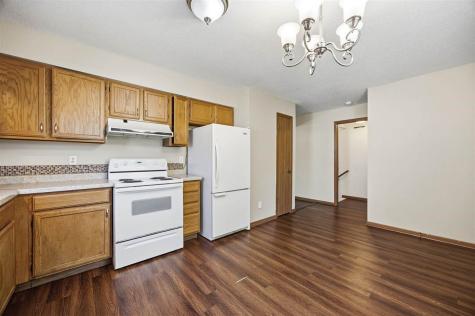 350 & 352 3rd Avenue Marion IA 52302