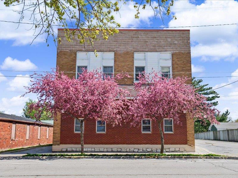 230 S Dubuque Street Solon IA 52333