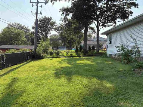 2729 & 2731 Wayne Avenue Iowa City IA 52240